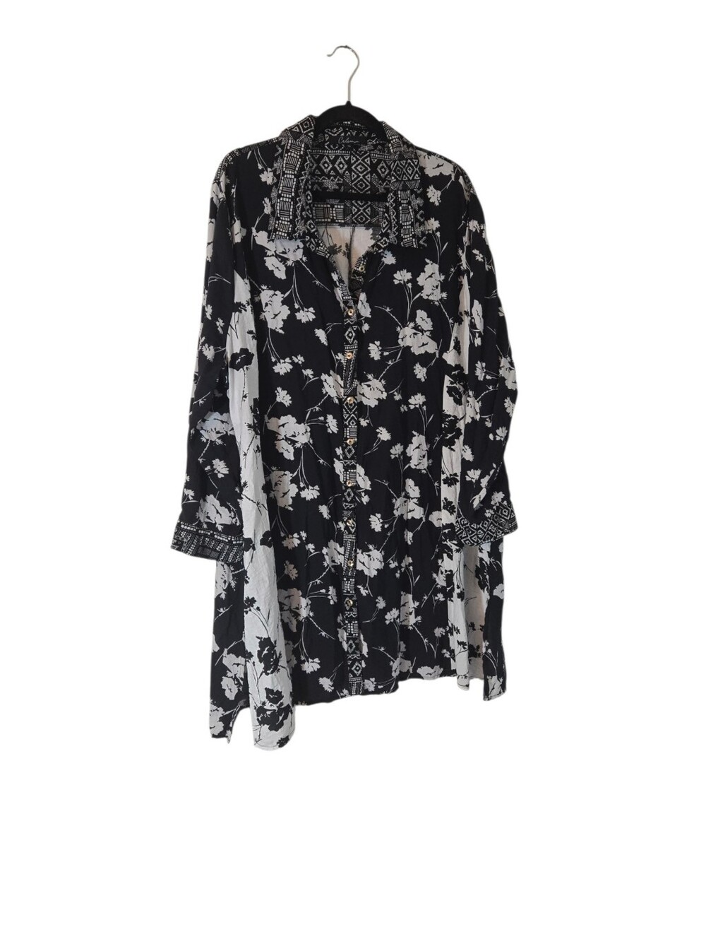 Calessa Black & White Floral Button-Up Nightshirt - Women Sze 3X